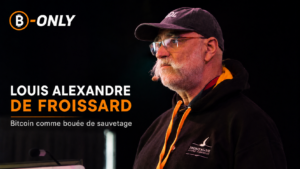 Louis Alexandre de Froissard sur scène au B-Only, avec le titre « Bitcoin comme bouée de sauvetage » et le logo B-Only.